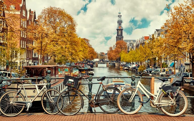 Ολλανδία: 495.000 ευρώ πωλείται θέση στάθμευσης σε εμπορικό δρόμο του Άμστερνταμ