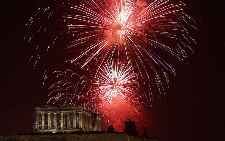 Πρωτοχρονιά 2023: Ο πλανήτης υποδέχθηκε το νέο έτος με πυροτεχνήματα και ελπίδες (εικόνες)