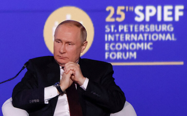 Πούτιν: Σε ρούβλια το 40% του εμπορικού τζίρου της Ρωσίας
