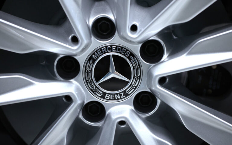 Mercedes-Benz: Αύξηση των προβλέψεων για το 2023 λόγω της βελτίωσης των τιμών των οχημάτων της