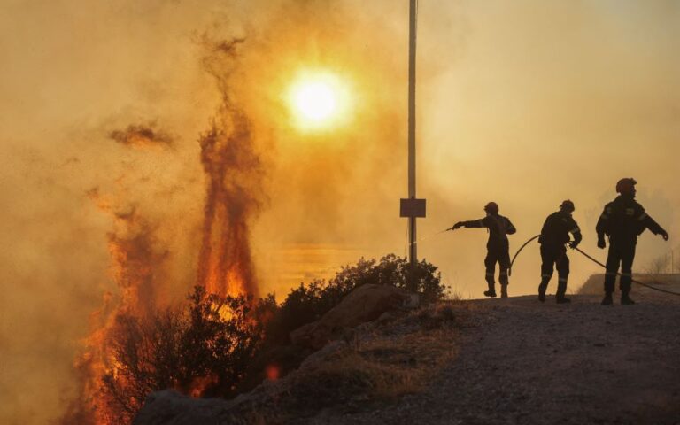 Πυρκαγιές: Αναζωπυρώσεις σε Έβρο και Ροδόπη – Διάσπαρτες εστίες στην Πάρνηθα