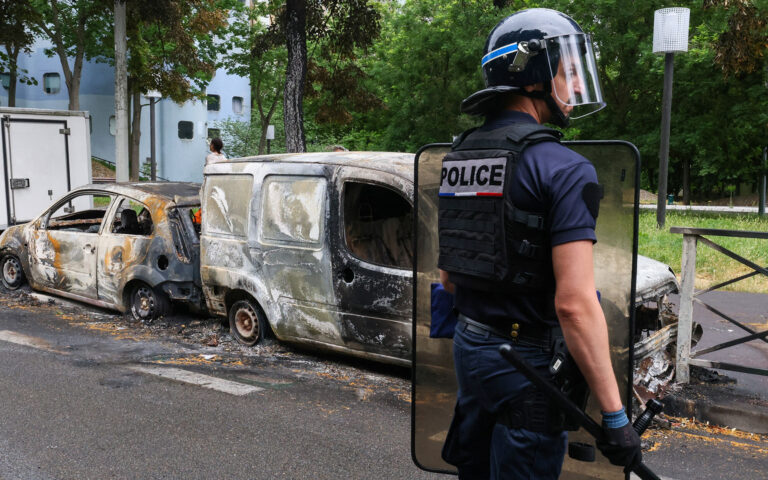 Γαλλία: Σε ετοιμότητα 45.000 αστυνομικοί και την αποψινή νύχτα