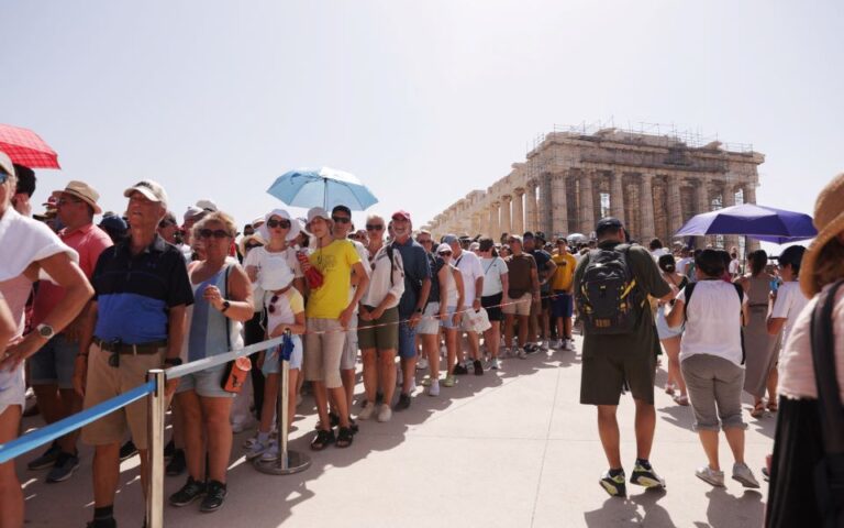 ΙΝΣΕΤΕ: Το προφίλ των Ευρωπαίων τουριστών – Ποιοι προτιμούν την Ελλάδα