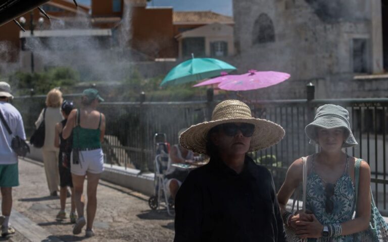 Οι καύσωνες στη Μεσόγειο στέλνουν τους τουρίστες βορειότερα