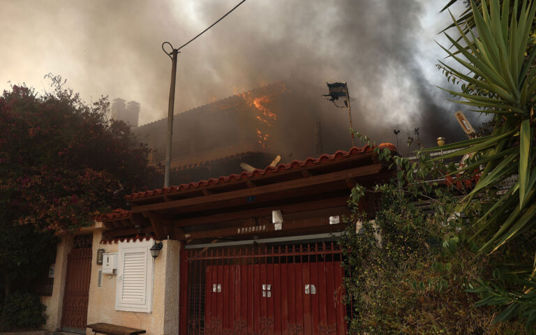 Πυρκαγιές: Πρώτη έκτακτη επιχορήγηση 300.000 ευρώ στο δήμο Σαρωνικού