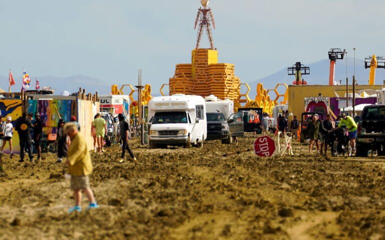 To Burning Man κόλλησε στη λάσπη – Ένας νεκρός στο φεστιβάλ