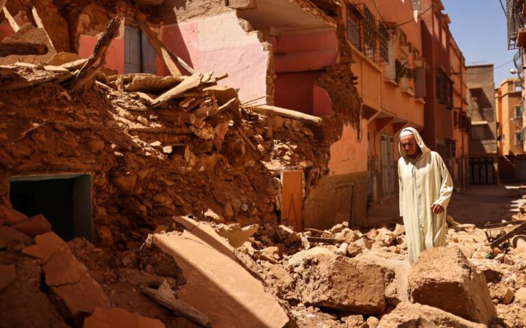 Σεισμός στο Μαρόκο: Κούρσα με τον χρόνο για να βρεθούν επιζώντες
