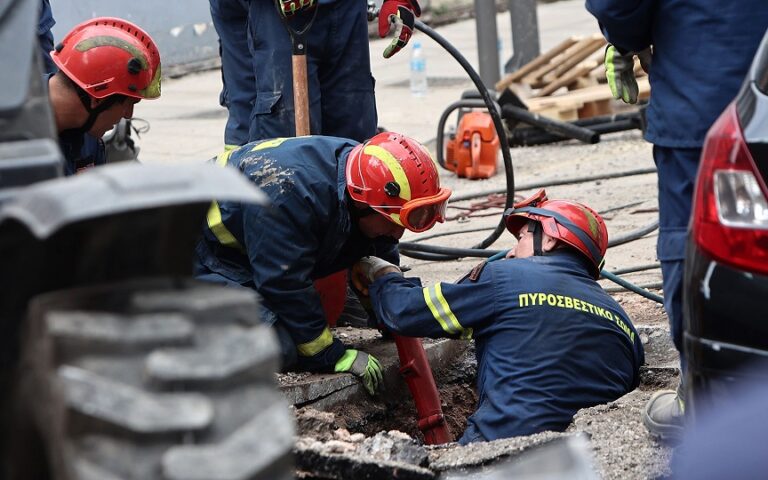 Πειραιάς: Νεκρός ανασύρθηκε ο άνδρας που έπεσε σε φρεάτιο