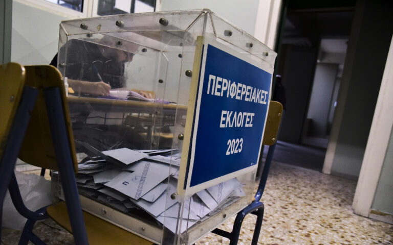 Αυτοδιοικητικές εκλογές: Νίκη «γαλάζιων ανταρτών» σε 4 Περιφέρειες