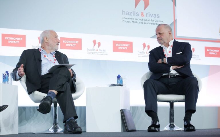 Stiglitz: Η Ελλάδα πρέπει να διαφοροποιήσει τις πηγές ανάπτυξης