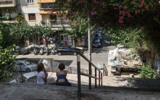 Εξάρχεια: Ψευδείς ανακοινώσεις ζητούν από τους τουρίστες να φύγουν… λόγω κοριών