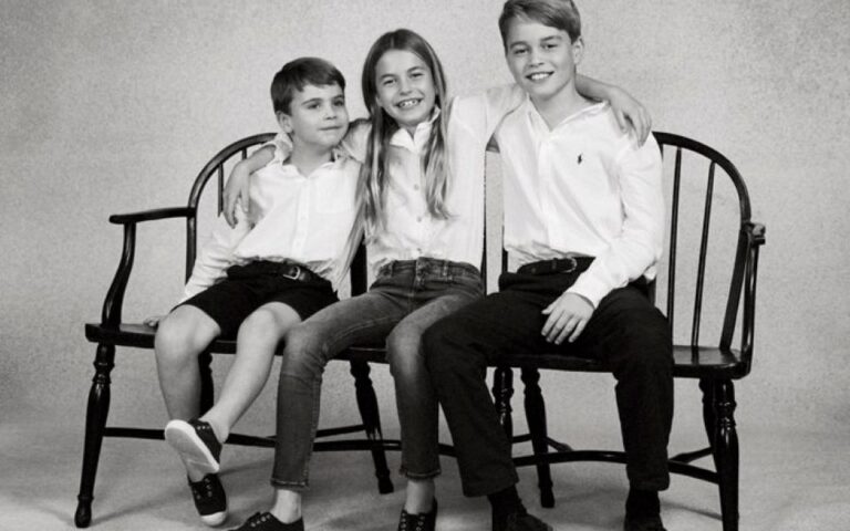 Βρετανία: Νέα φωτογραφία με τα παιδιά τους δημοσίευσαν ο Ουίλιαμ και η Κέιτ για τα Χριστούγεννα