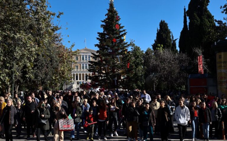 Πώς θα λειτουργήσουν τα καταστήματα έως την Πρωτοχρονιά