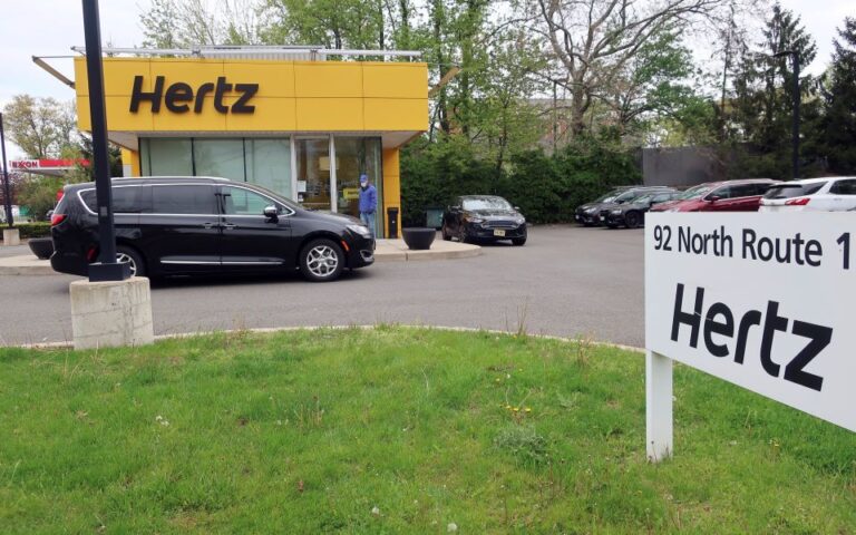 Στροφή της Hertz από την ηλεκτροκίνηση – Πουλά 20.000 ηλεκτρικά αυτοκίνητα