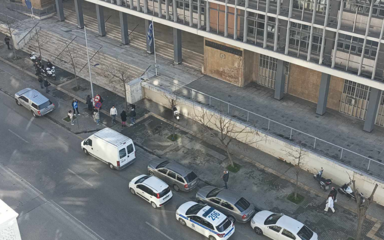 Δικαστήρια Θεσσαλονίκης: Η Αντιτρομοκρατική στις έρευνες για τον εκρηκτικό μηχανισμό
