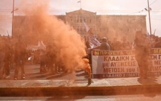 Απεργία: Oλοκληρώθηκαν οι πορείες –  Άνοιξε το κέντρο της Αθήνας