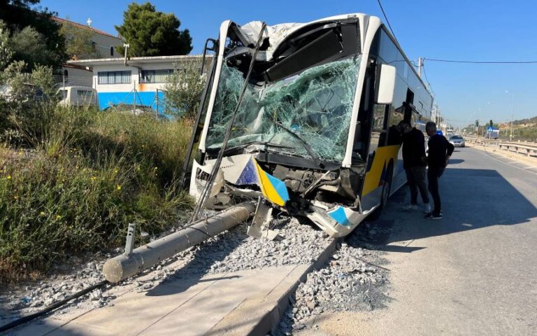 Λιόσια: Πέντε τραυματίες μετά από πρόσκρουση αστικού λεωφορείου σε κολόνα