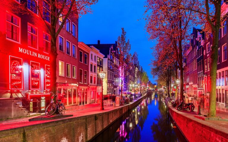 Το κέντρο θα γίνει ένα «μεγάλο ξενοδοχείο» – Τα όρια του Άμστερνταμ στον υπερτουρισμό