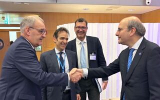 Τι συζήτησε ο Κ. Χατζηδάκης με ξένους υπουργούς και αξιωματούχους στον ΟΟΣΑ