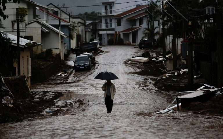 Βραζιλία: Ξεπέρασαν τους 140 οι νεκροί από τις σφοδρές βροχοπτώσεις και τις πλημμύρες