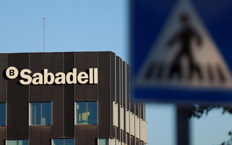 Ισπανία: Πρόταση επιθετικής εξαγοράς της Sabadell από την BBVA