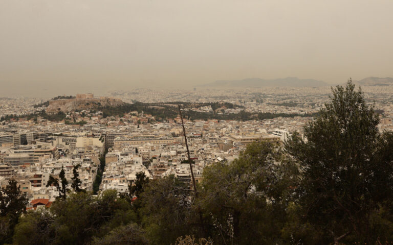 «Κοκτέιλ» σκόνης και ζέστης μέχρι την Τετάρτη – Ανεβαίνει το θερμόμετρο και στην Αθήνα