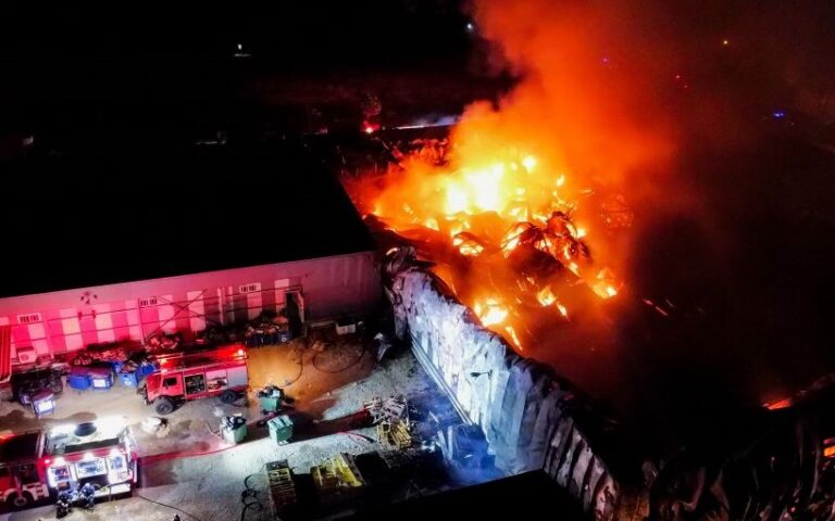 Παρέμβαση Αρείου Πάγου για τη φωτιά σε εργοστάσιο της Λαμίας
