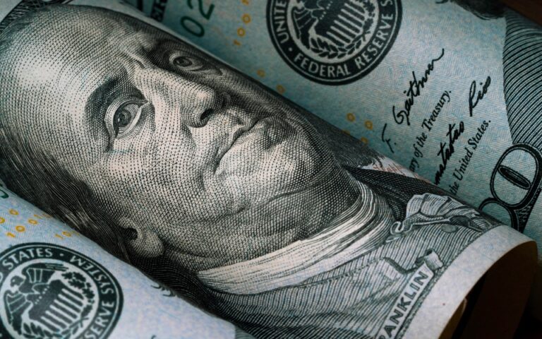 Συνωμοσία εναντίον του δολαρίου – Μπορεί να χάσει το στέμμα του;