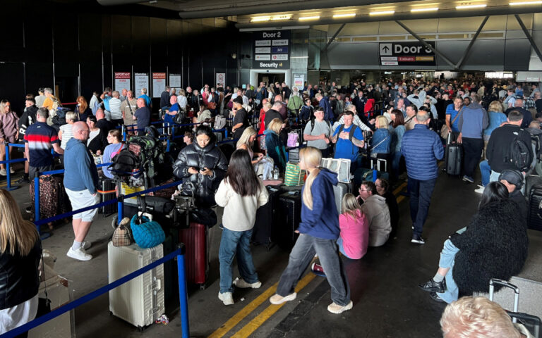 Βρετανία: Επανέρχεται σταδιακά η λειτουργία στο αεροδρόμιο του Μάντσεστερ