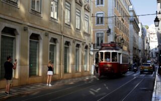 Από τα τραμ στα τουκ-τουκ: Πώς  η Λισαβόνα έπεσε θύμα της επιτυχίας της