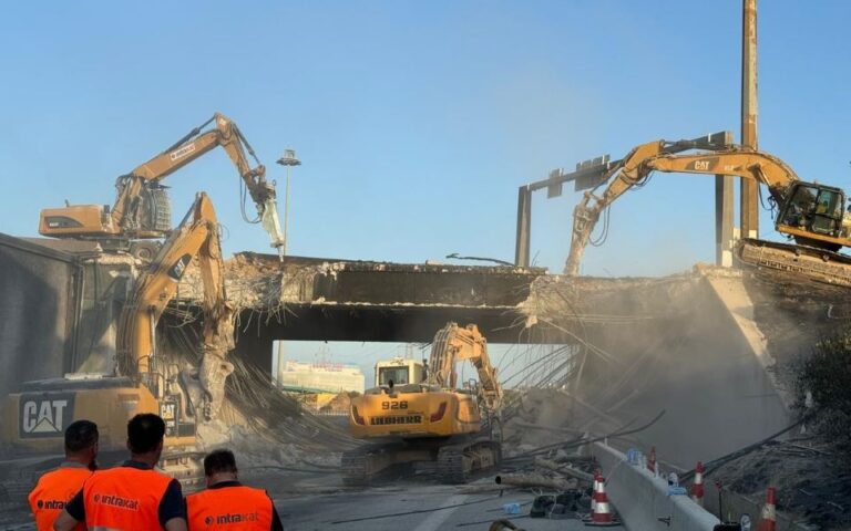 Αθηνών-Κορίνθου: Κατεδαφίζεται η αερογέφυρα μετά τη φωτιά σε βυτιοφόρο