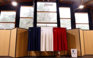 Γαλλικές εκλογές: Άνοιξαν οι κάλπες για το 2ο γύρο της αναμέτρησης