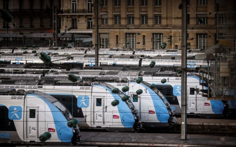 Γαλλία: Παρέλυσε το δίκτυο τρένων μετά από μαζικούς βανδαλισμούς