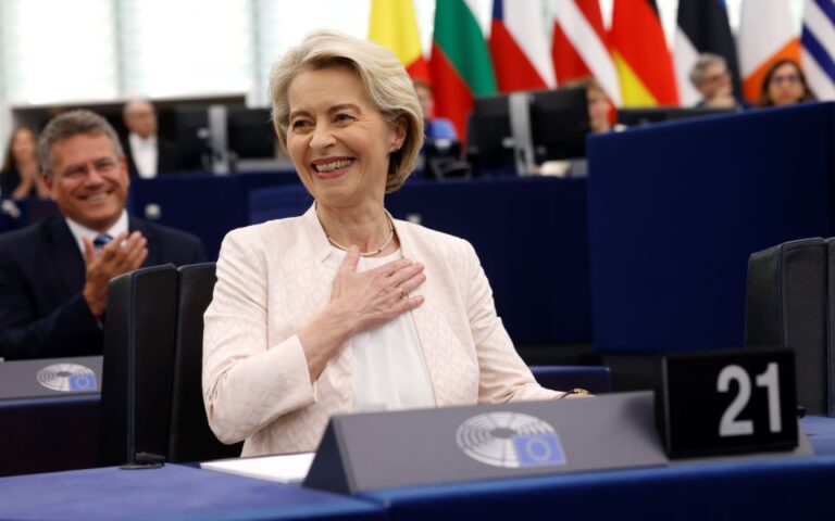 Ούρσουλα φον ντερ Λάιεν: Eυγνώμων για την εμπιστοσύνη της πλειοψηφίας του Ευρωκοινοβουλίου