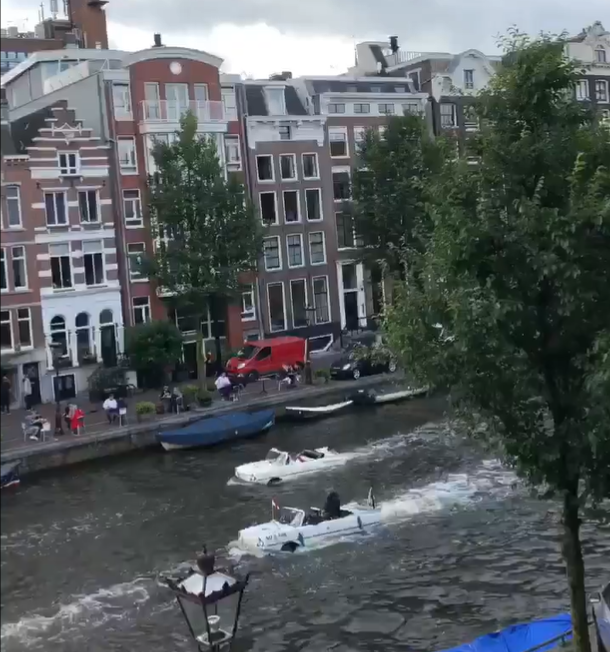 «Αμφίβια» οχήματα στα κανάλια του Άμστερνταμ-1
