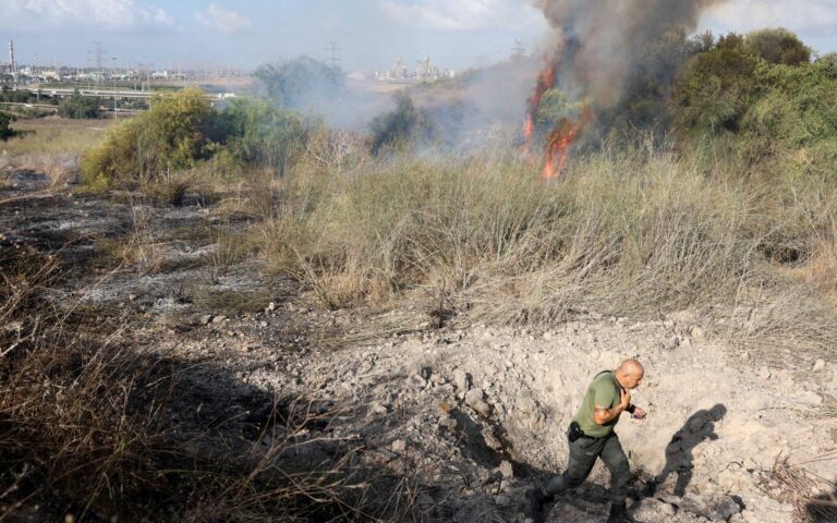 Οι Χούθι ανέλαβαν την ευθύνη για το πλήγμα στο κεντρικό Ισραήλ – Με αντίποινα απειλεί ο Νετανιάχου