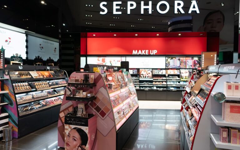 Αύξηση πωλήσεων 27% για τη Sephora Greece – Μείωσε τις εκπτώσεις, ανέβασε τα κέρδη