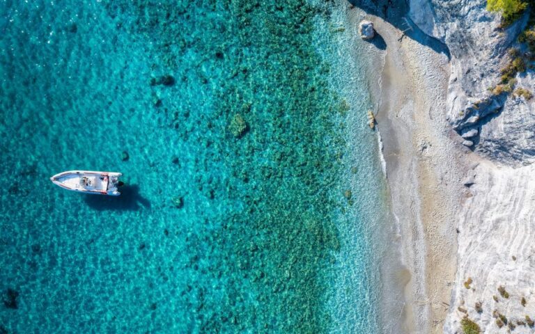 Ποια σκάφη αναψυχής  απαλλάσσονται από τον φόρο πλοίων και τον φόρο πολυτελείας