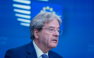 P. Gentiloni: Μην αποκαλείτε προστατευτισμό τους δασμούς της ΕΕ για τα κινεζικά EV