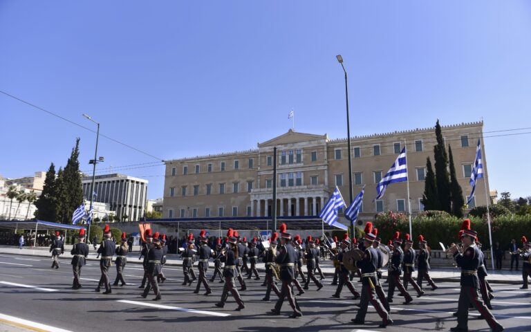 Καιρός 28η Οκτωβρίου: Με λιακάδα και ανοιξιάτικες θερμοκρασίες οι παρελάσεις