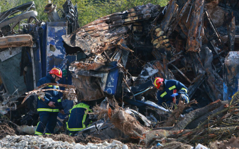 Εμπλοκή στη συναυλία για τα Τέμπη – Εξώδικα και αντεγκλήσεις από τους συγγενείς των θυμάτων