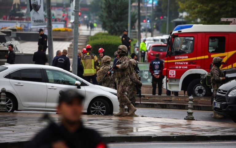 Τουρκία: Τρομοκρατική επίθεση με νεκρούς στην Αεροπορική και Διαστημική Βιομηχανία (vid)